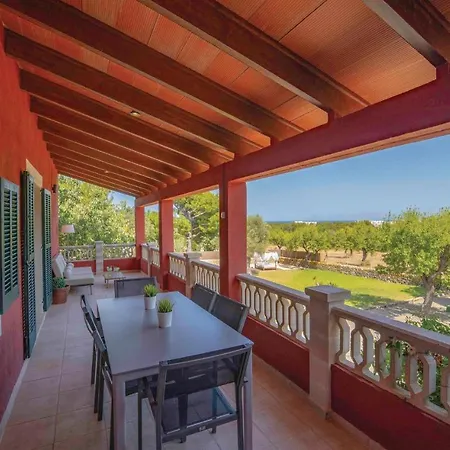 Awesome In Port Dalcudia With Kitchen Holiday home *