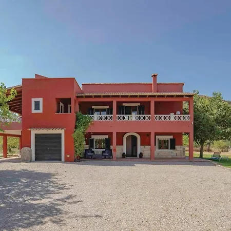 Awesome In Port Dalcudia With Kitchen 度假居 阿尔库迪亚港