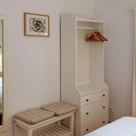 Awesome In Port Dalcudia With Kitchen
