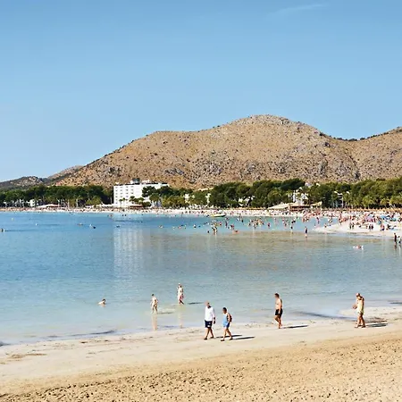 Awesome In Port Dalcudia With Kitchen Hébergement de vacances Port d'Alcúdia